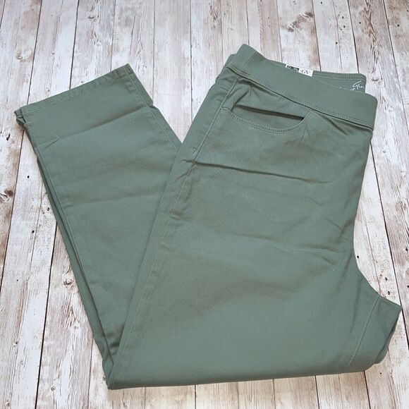 GLORIA VANDERBILT Slimming Effect Sz 8 Pull-On Crop Mid-Rise Pants Green NWT - Picture 4 of 10
